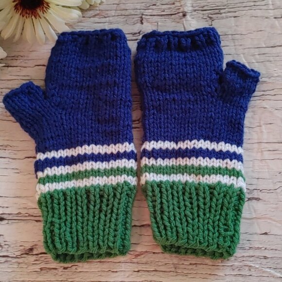 Hand-Knit Blue and Green Fingerless Mittens Vancouver Canucks Seattle Seahawks - Picture 5 of 7